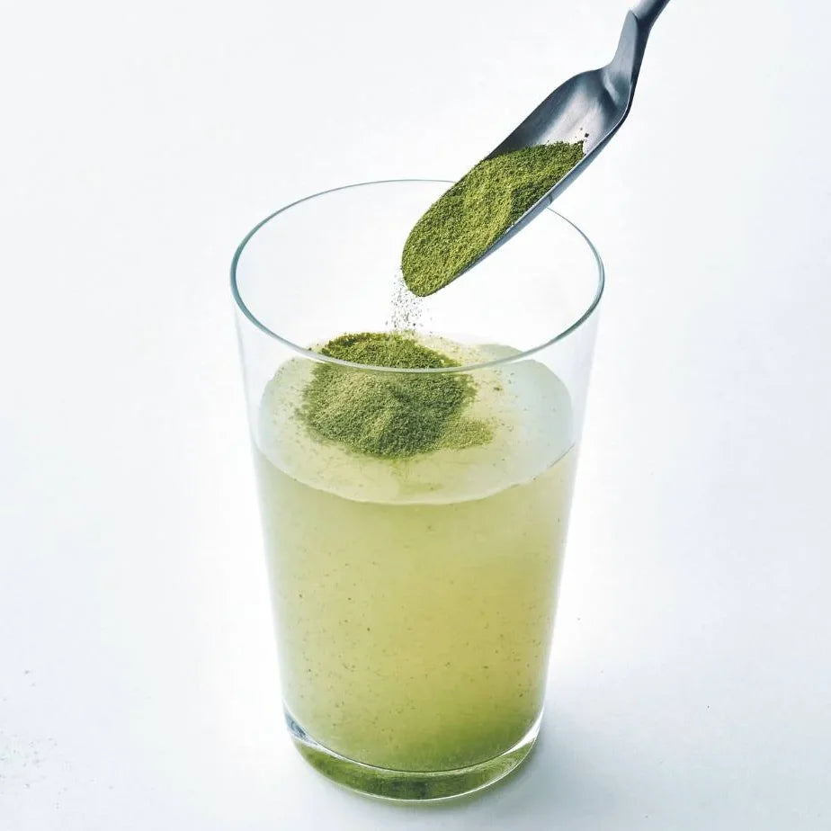 Saji spoon adding matcha to a glass