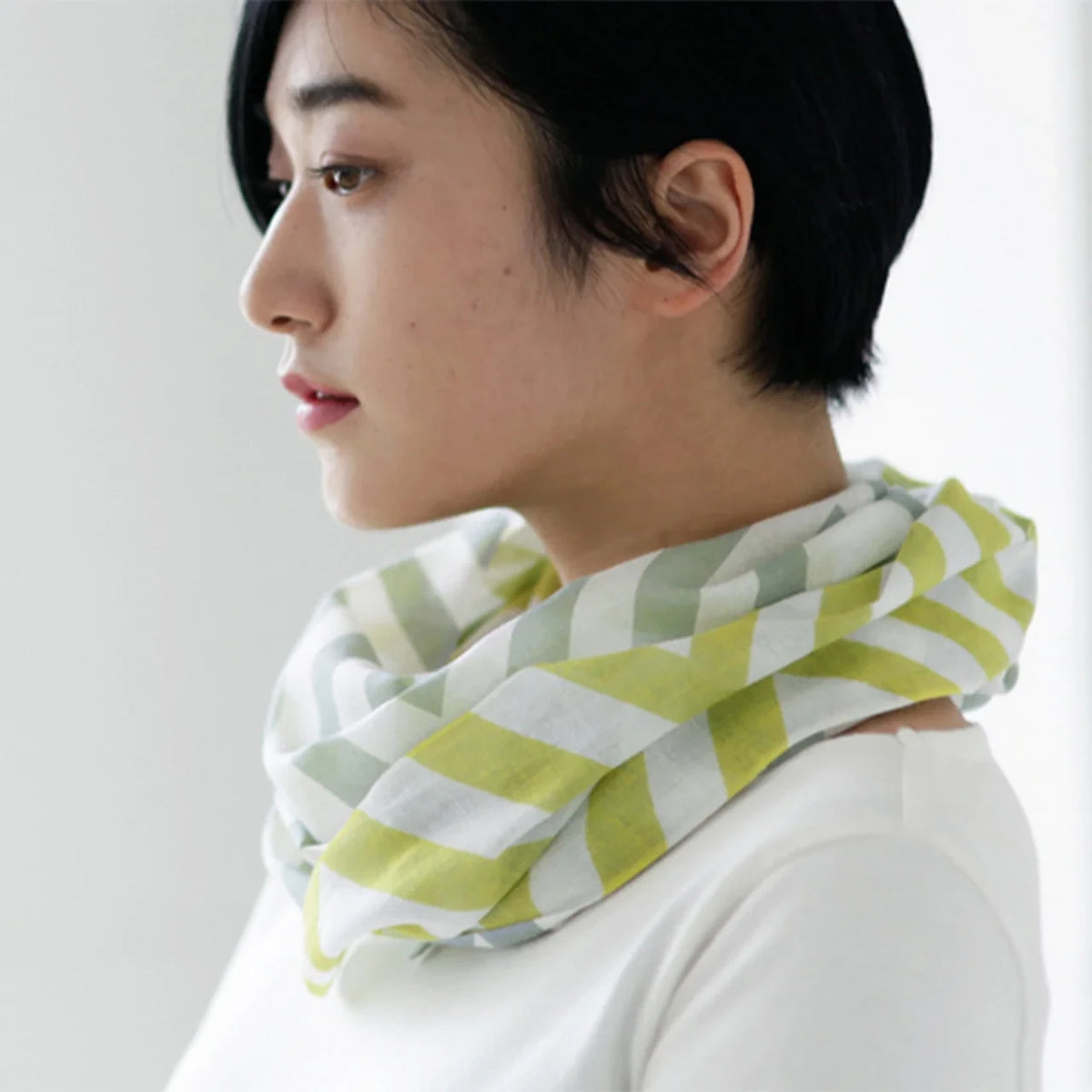 hirali reversible tenugui, Hishi no Hana design in use