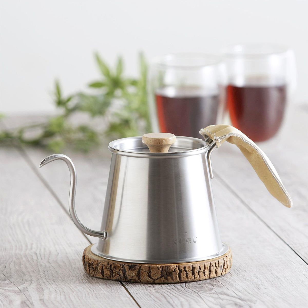 Silver Two Drip Pot Pro with lid and leather handle cover