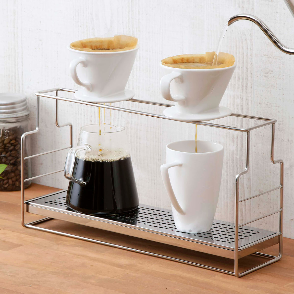 Brewing into a server and mugs on the dripper stand