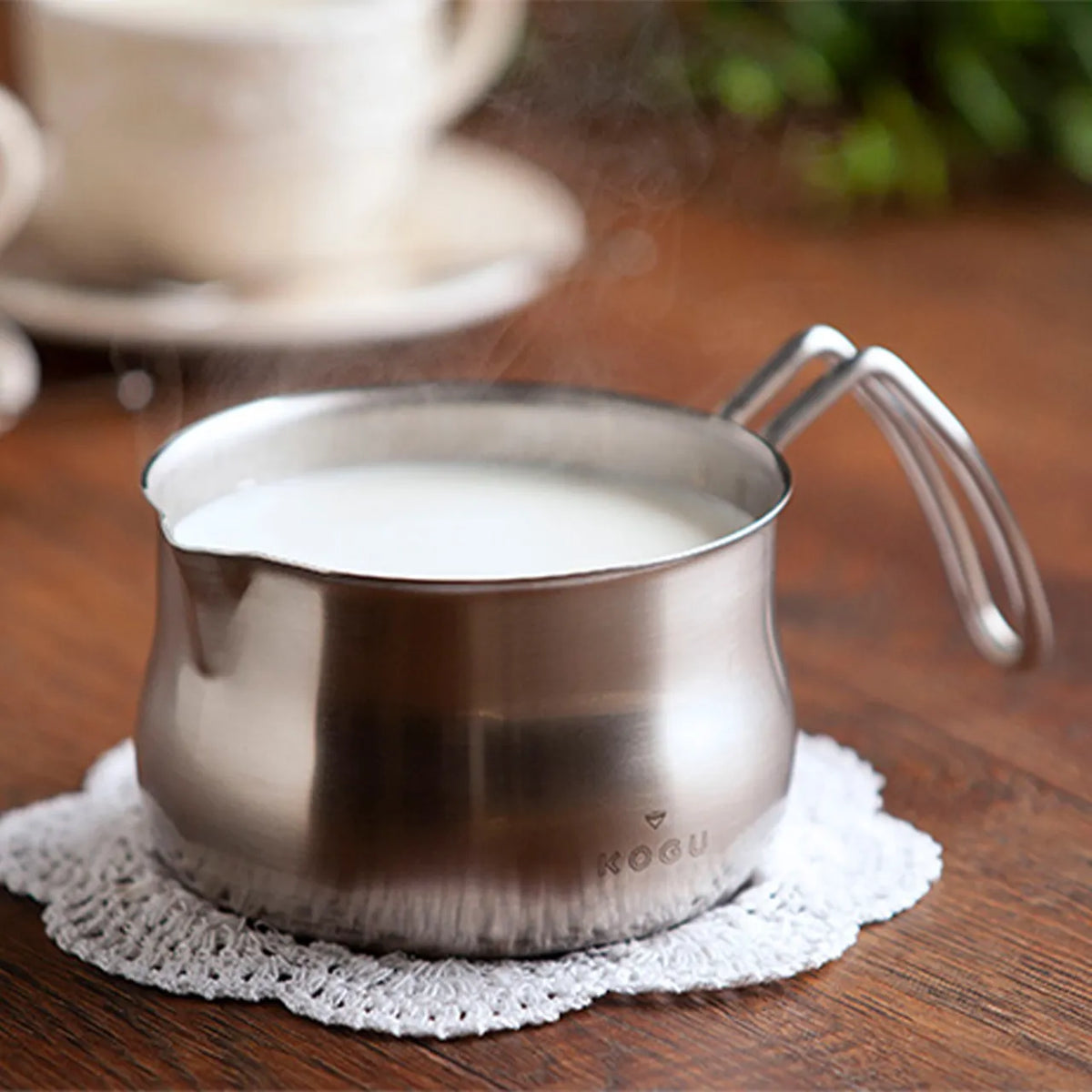 Leather handle cover on the Coffee Kogu milk pan with hot milk