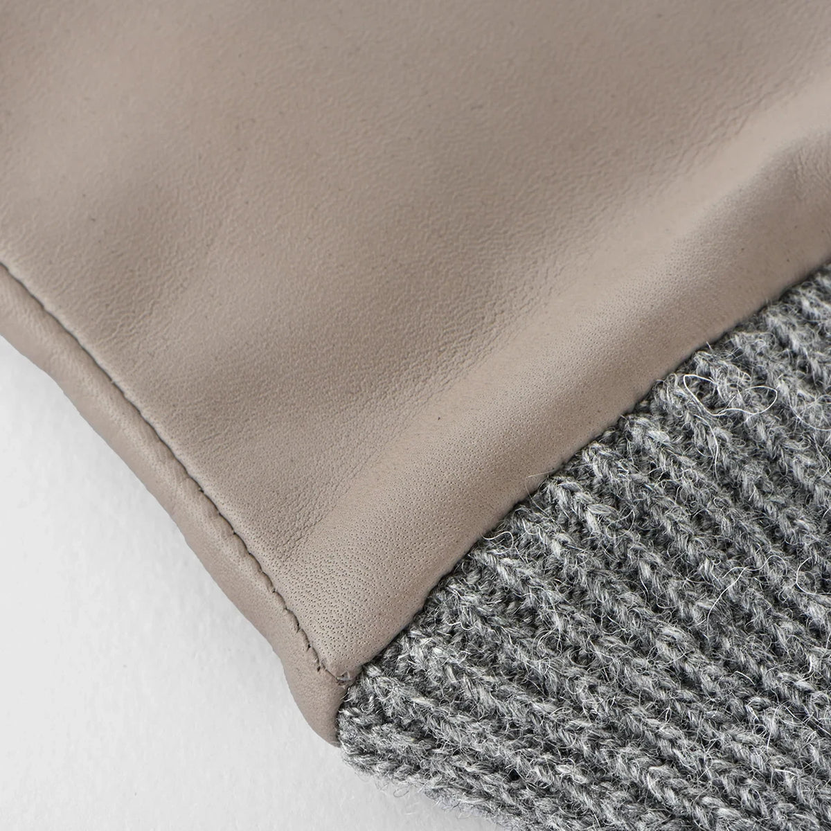 Knit cuff of Kuroda women’s leather gloves
