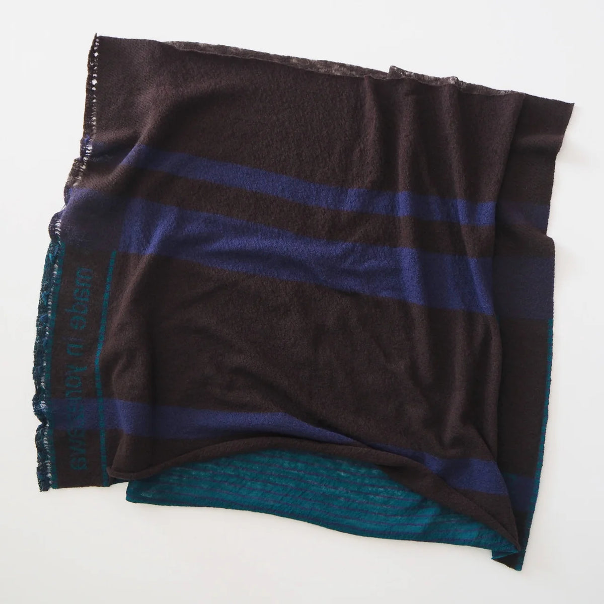 Brown sora wool snood, detail of the color gradation