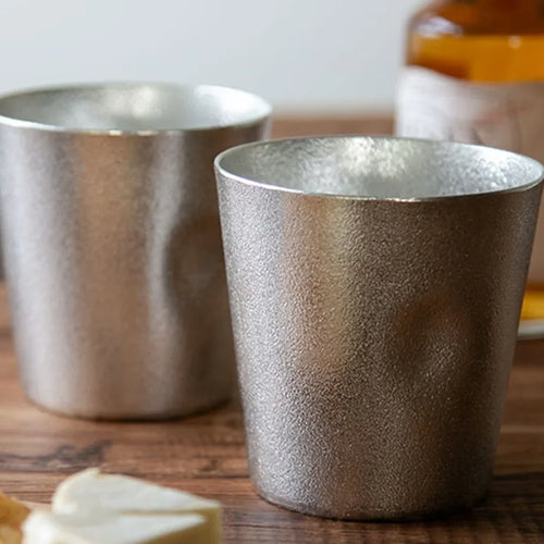 Coffret duo de gobelets en étain NAJIMI : prise pour le pouce | NOUSAKU