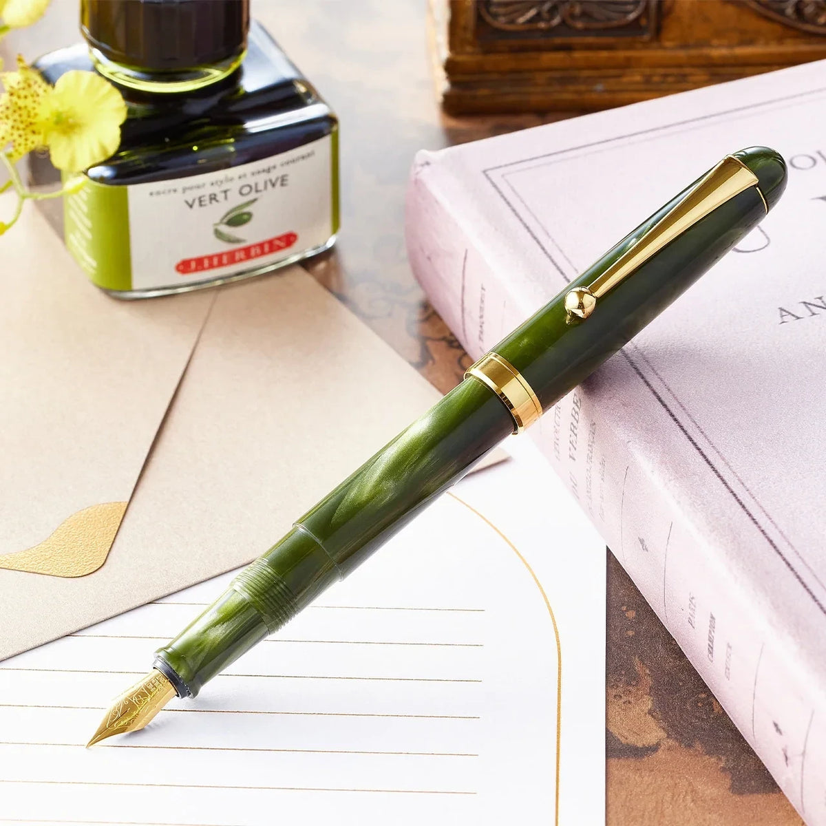 Writing a letter with the Gradation Green fountain pen