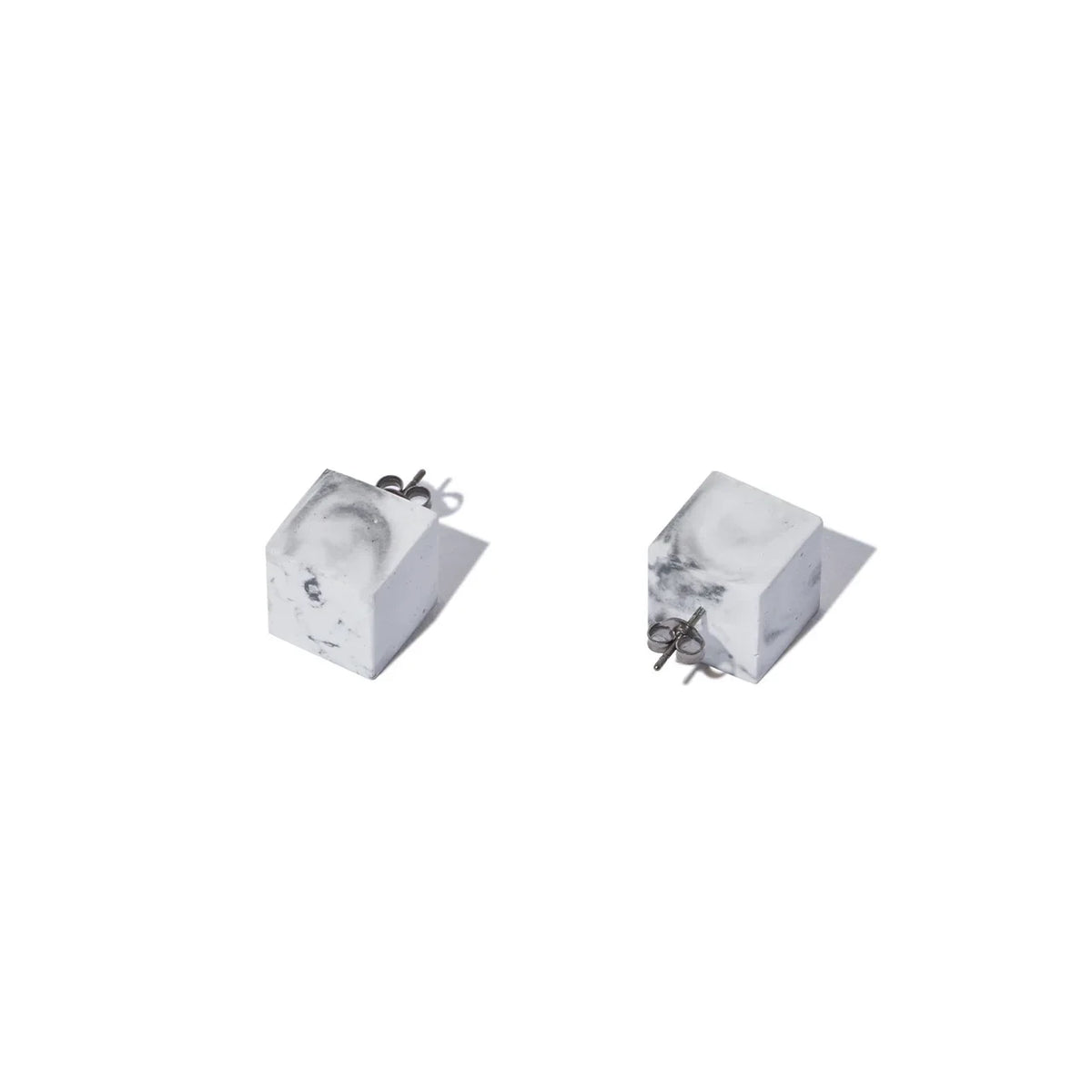 soil fragrance cube earrings, size M, white