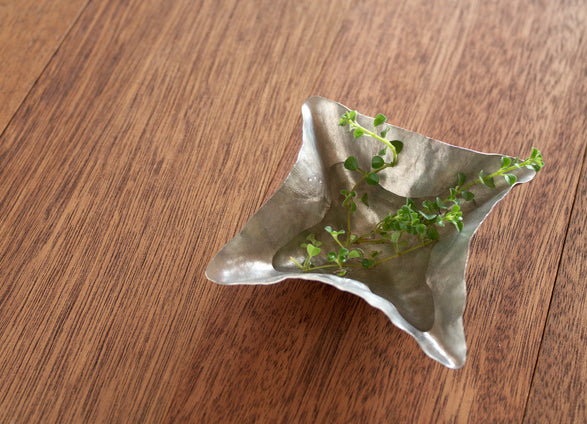 Hand-shaped vessel "Suzugami" -Syouryu-
