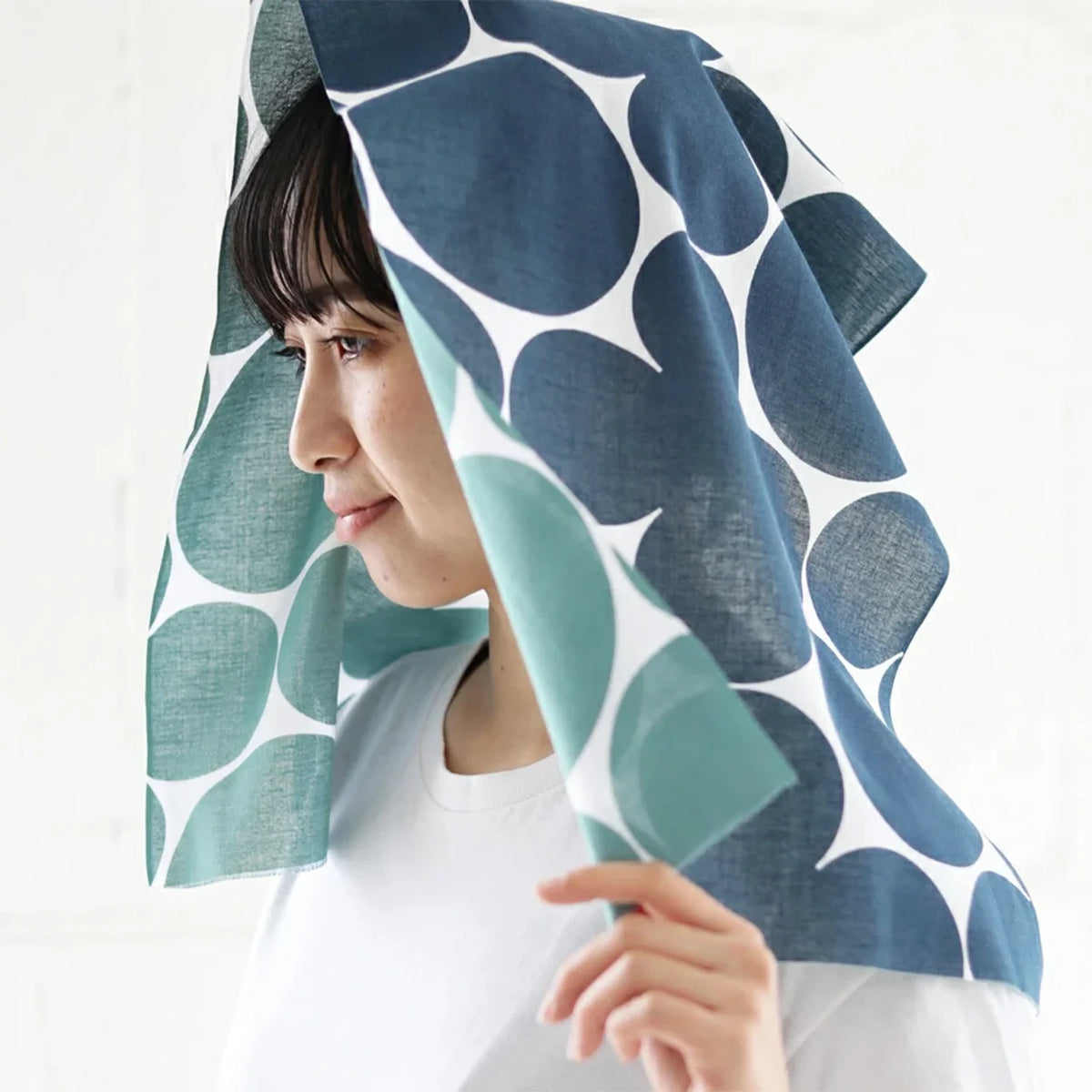 hirali reversible tenugui, Ushi Hiyasu design in use