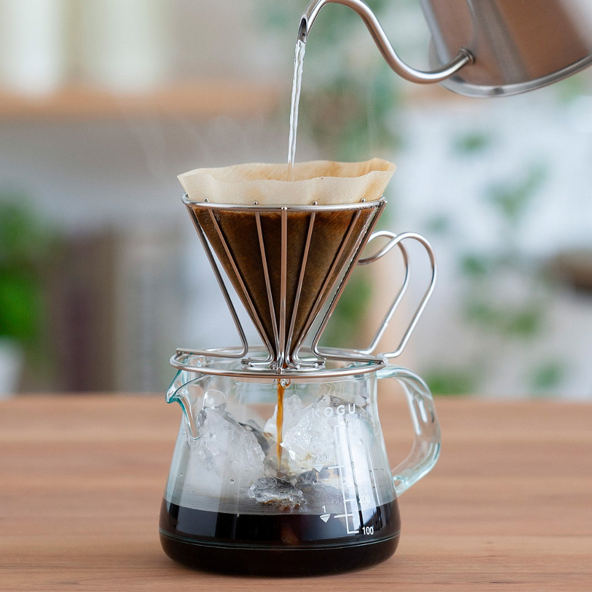 Pour-over brewing into the server with a wire dripper