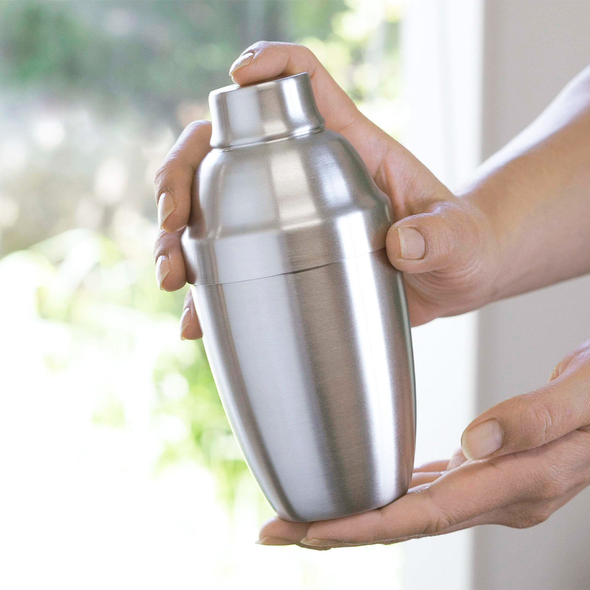 Shaking the Shake de Latte by hand