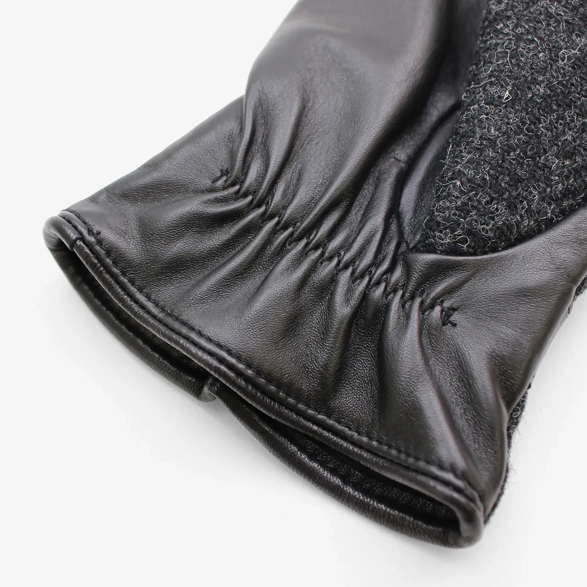 Gusset and stitching of Kuroda men’s gloves