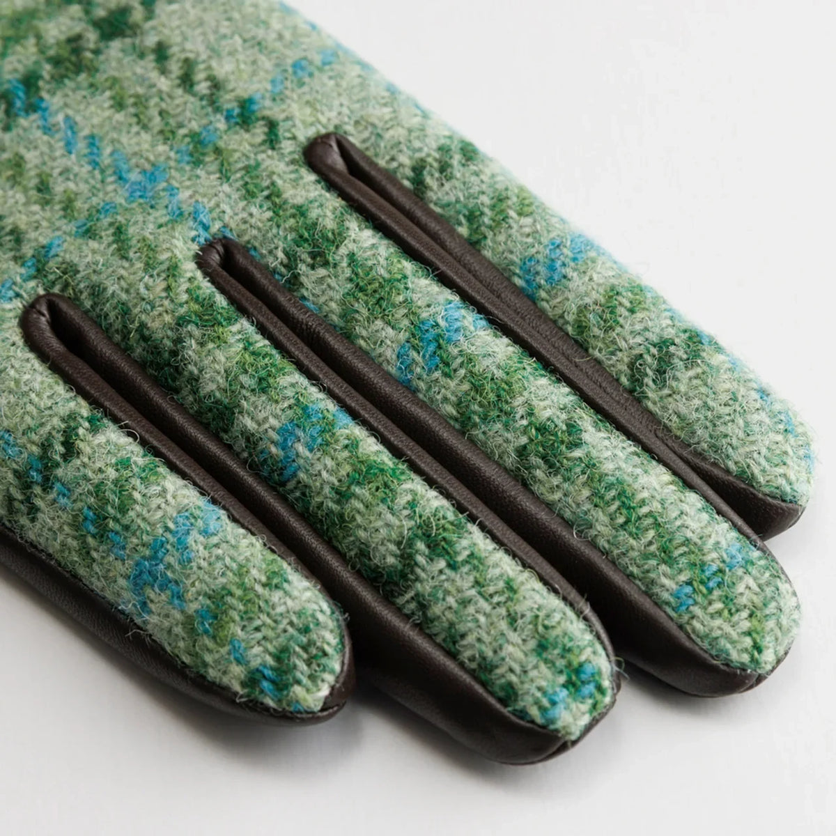 Harris Tweed pattern of Kuroda women’s gloves