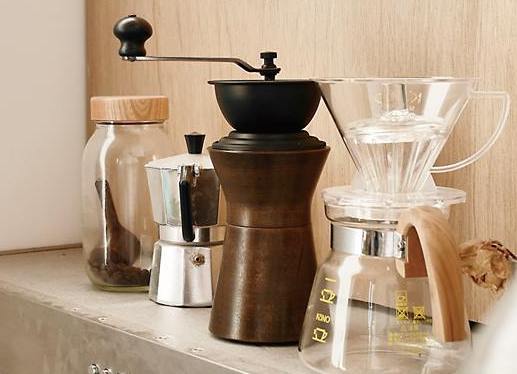 Wooden coffee mill "COFFEE MILL" - MokuNeji × Kalita -