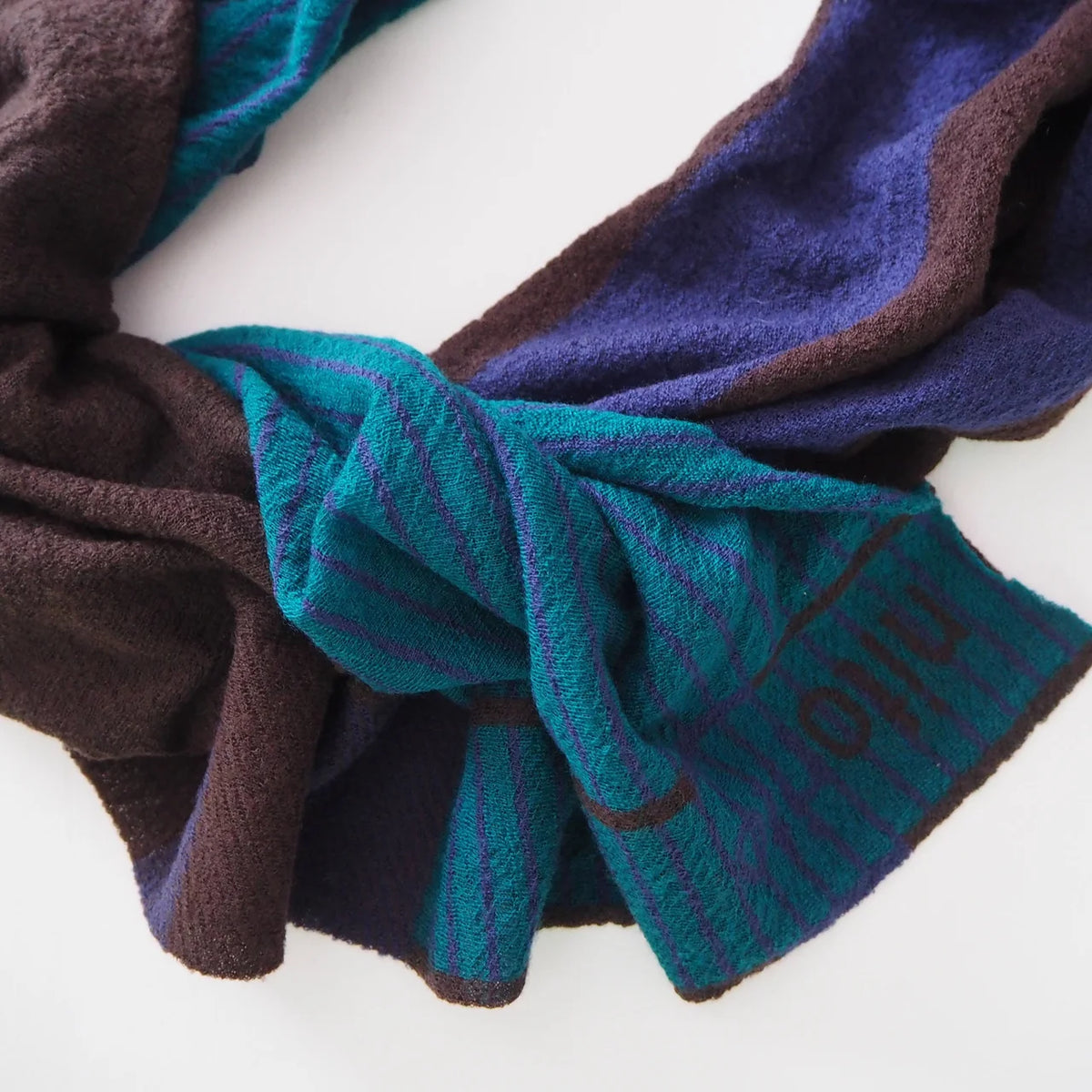 Brown sora wool snood, detail of the color gradation