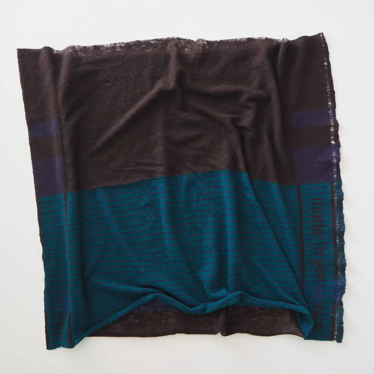 Brown sora wool snood, detail of the color gradation
