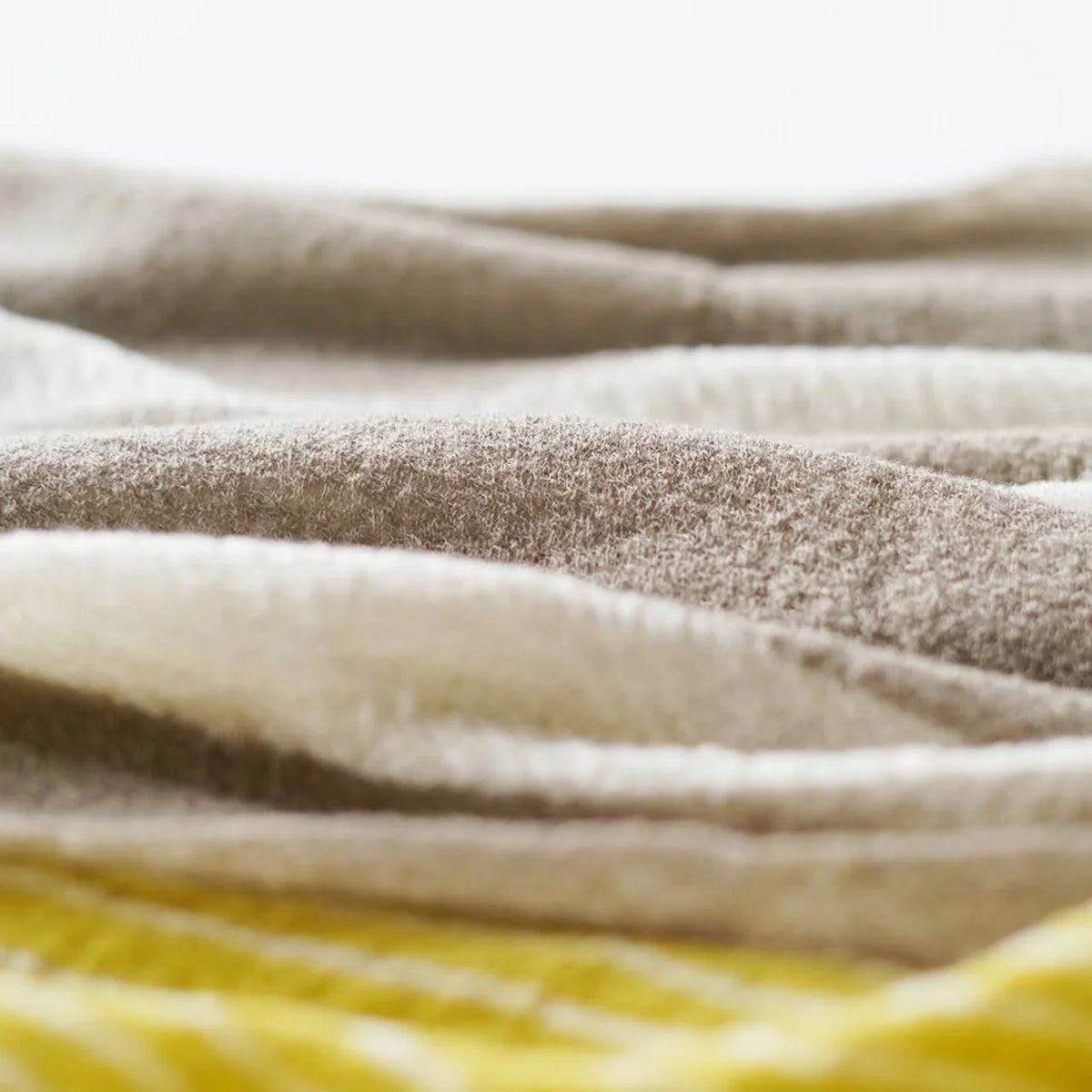 Gray sora wool snood, detail of the color gradation