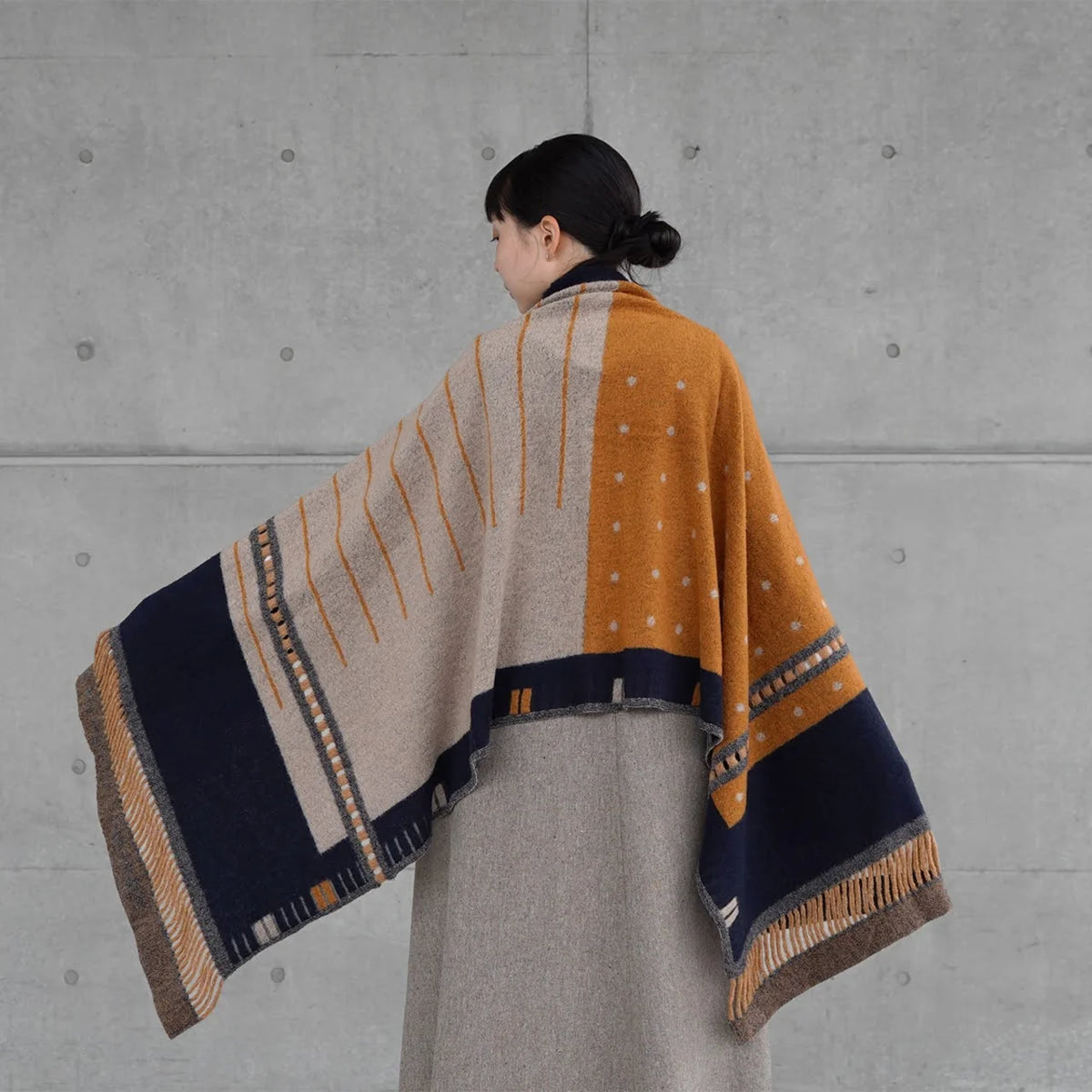 Navy window stole draped over the shoulders, back view #Color_Navy