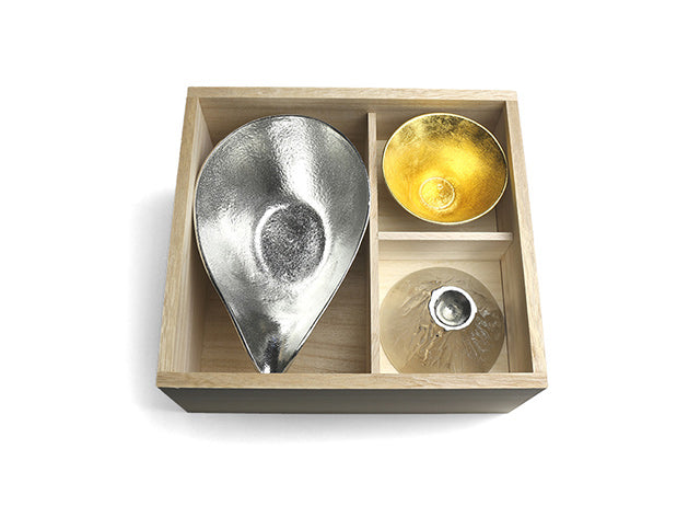 [Gift set] Mount Fuji FUJIYAMA Tin & gold leaf sake set - Nousaku-