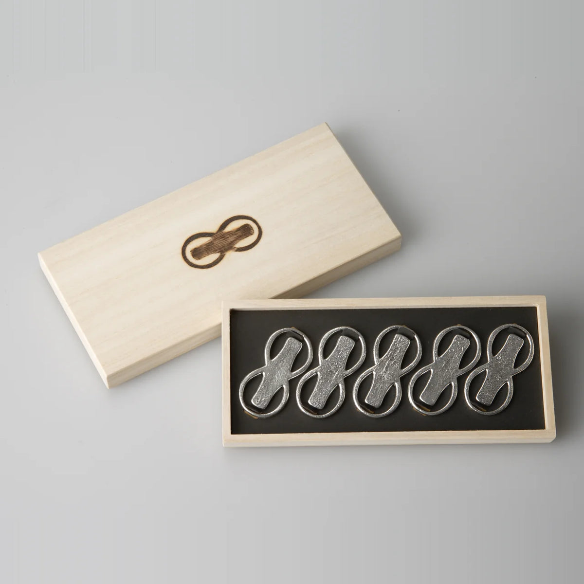 Five tin figure-eight chopstick rests in a paulownia wood box #Set_Set of 5