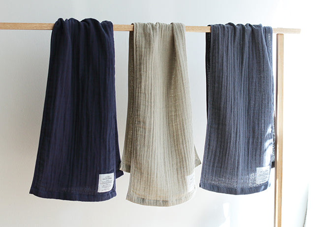 2,5-lagiges Gaze-Handtuch: Luftige Weichheit, gewebt in Senshu | SHINTO TOWEL